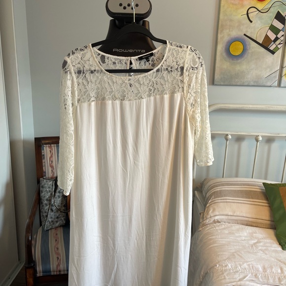 White with lace midi-dress - Picture 1 of 2
